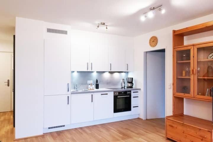 New, Quiet Flat Next To U1, Vic, Shopping Mall,... Vienna Luaran gambar