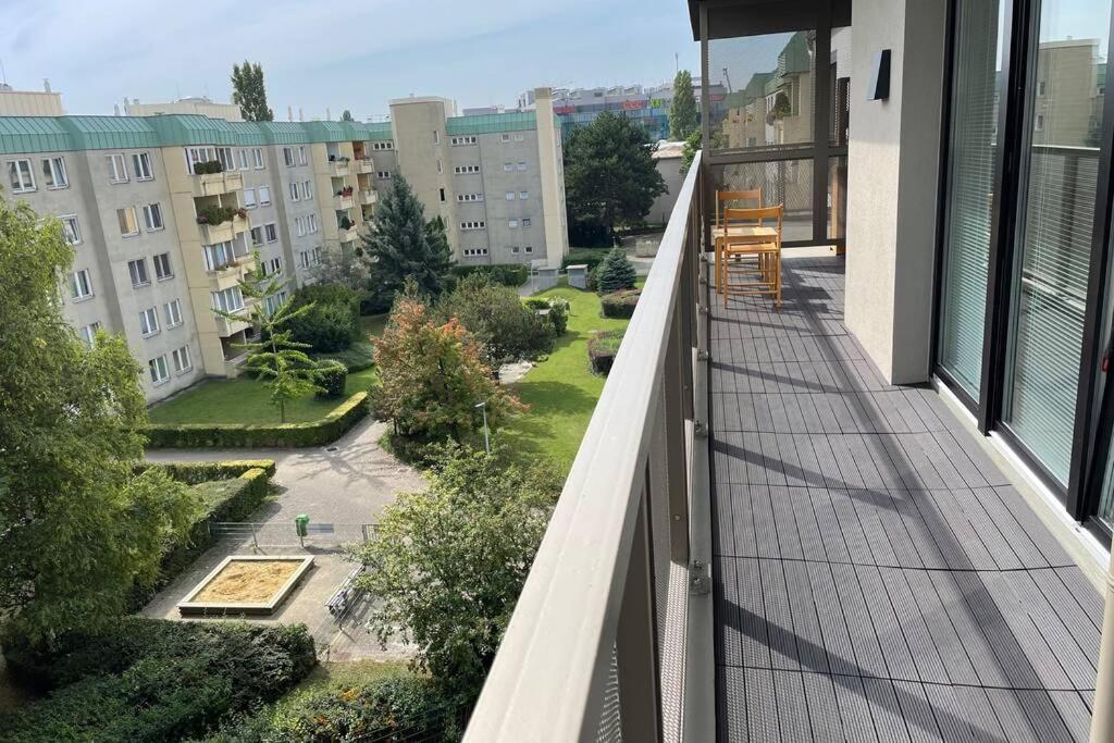 New, Quiet Flat Next To U1, Vic, Shopping Mall,... Vienna Luaran gambar